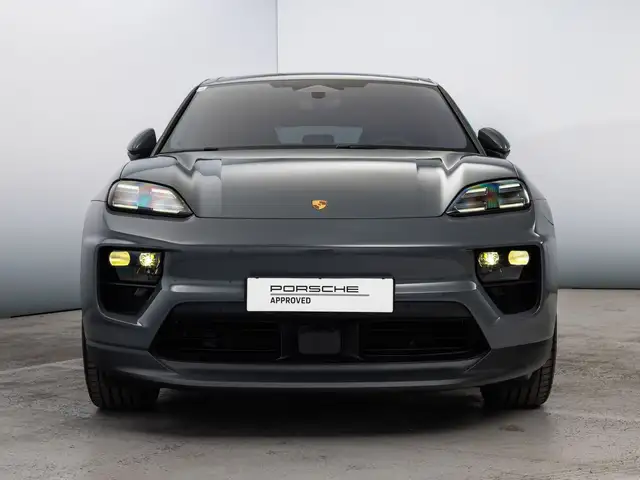 Porsche Macan view 12
