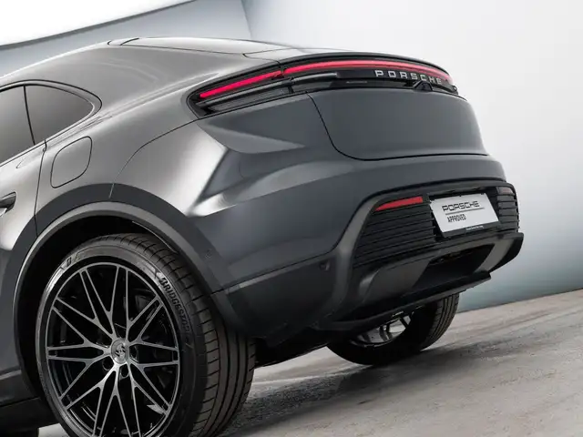 Porsche Macan view 11