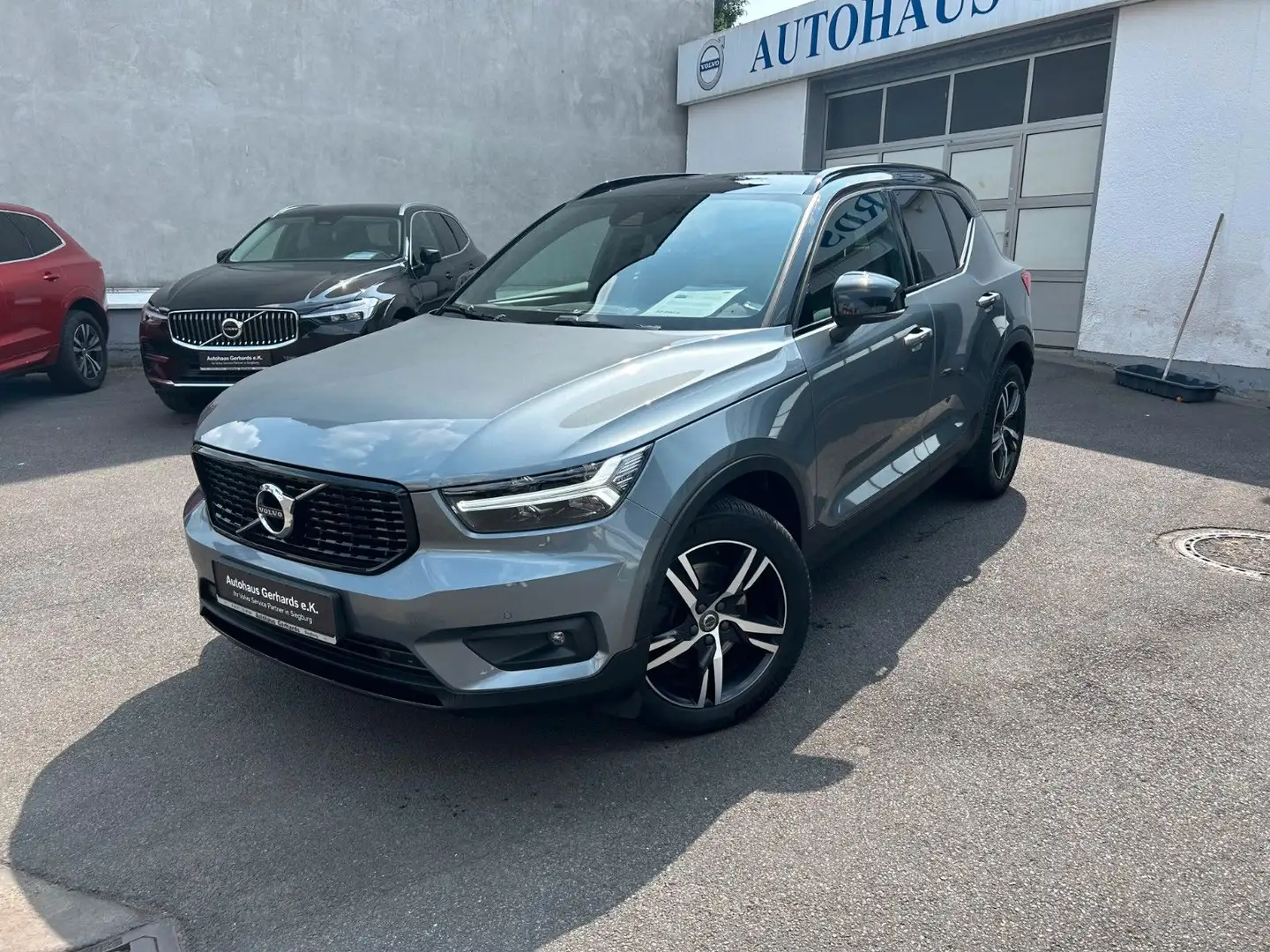Volvo XC40 D4 R-Design AWD,AHK,ACC,BLIS,360°,Alcantara Grau - 1