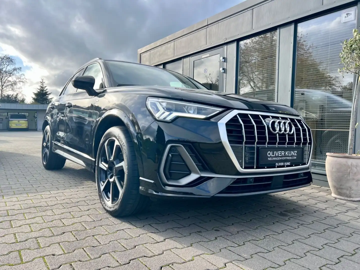 Audi Q3 35 TFSI S line Pano virtual LED Noir - 1