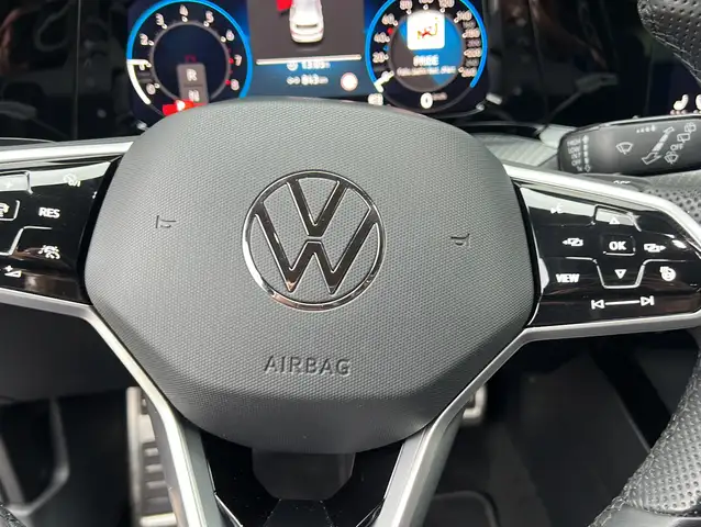 Volkswagen Golf view 8