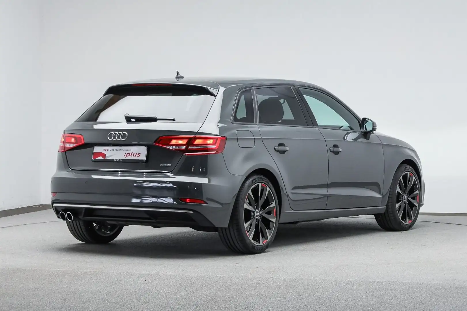 Audi A3 Sport 2.0 TFSI qu. AHK*Navi*PDC*SHZ Grijs - 2