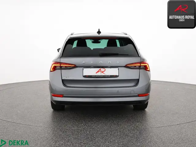 Skoda Octavia view 3