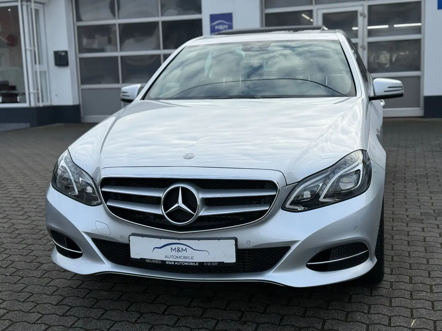 Mercedes-Benz E 350 E350 Limo | Navi | Massage | Schiebedach | 19-zo Zilver - 2