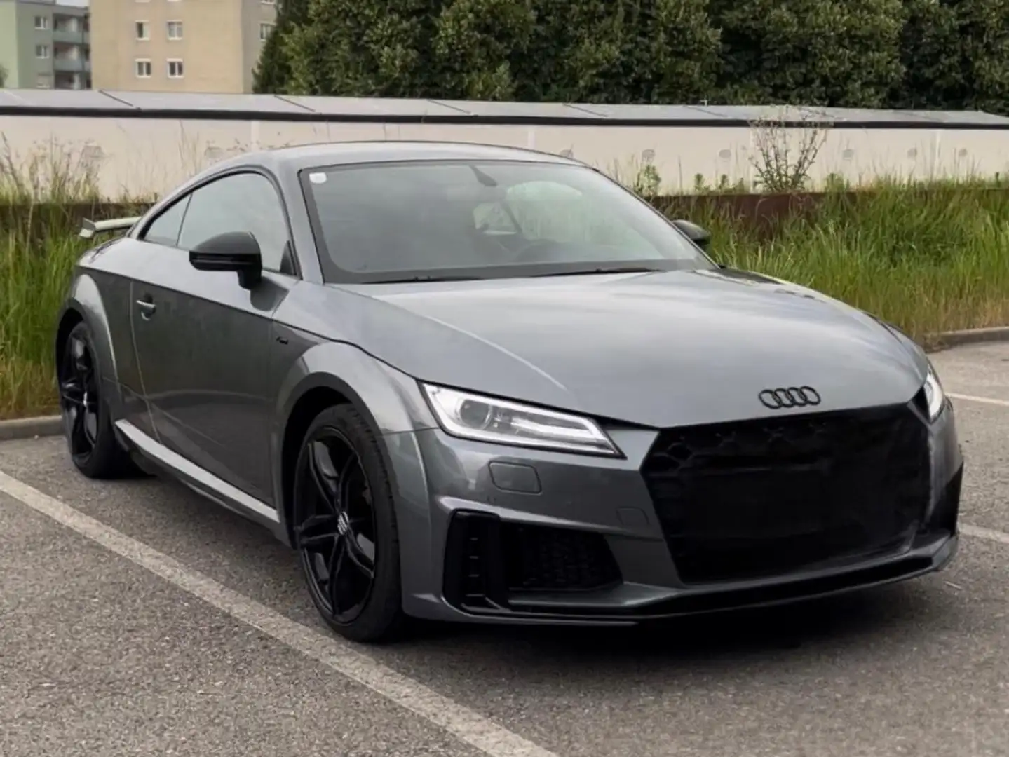 Audi TT TT Coupé 1,8 TFSI S-tronic Grau - 1