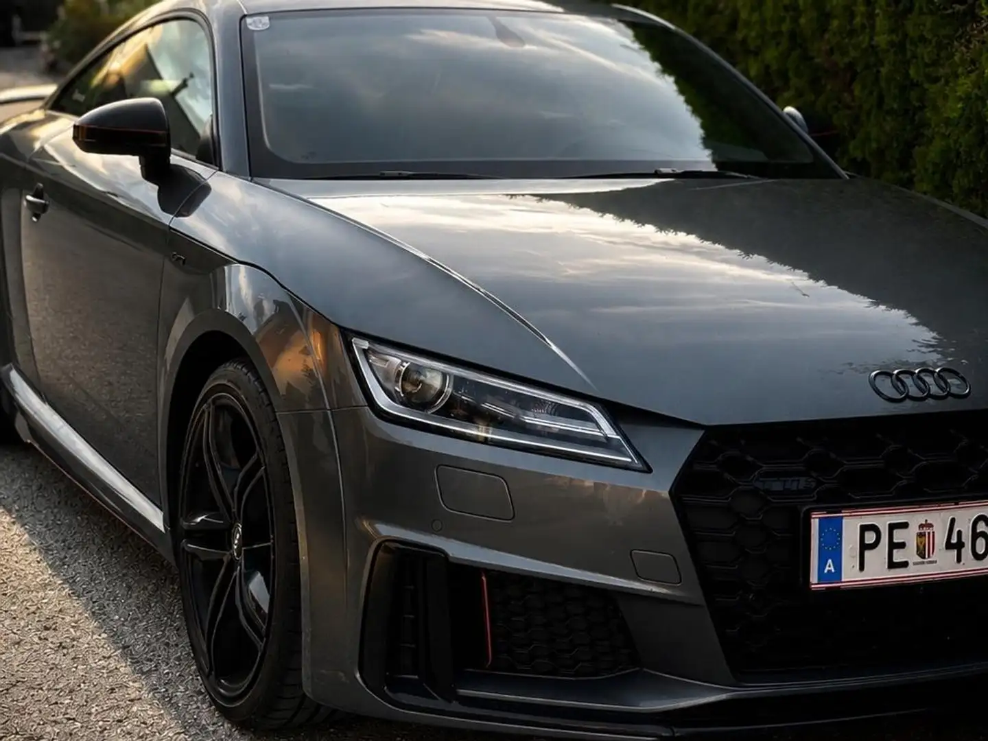 Audi TT TT Coupé 1,8 TFSI S-tronic Grau - 2