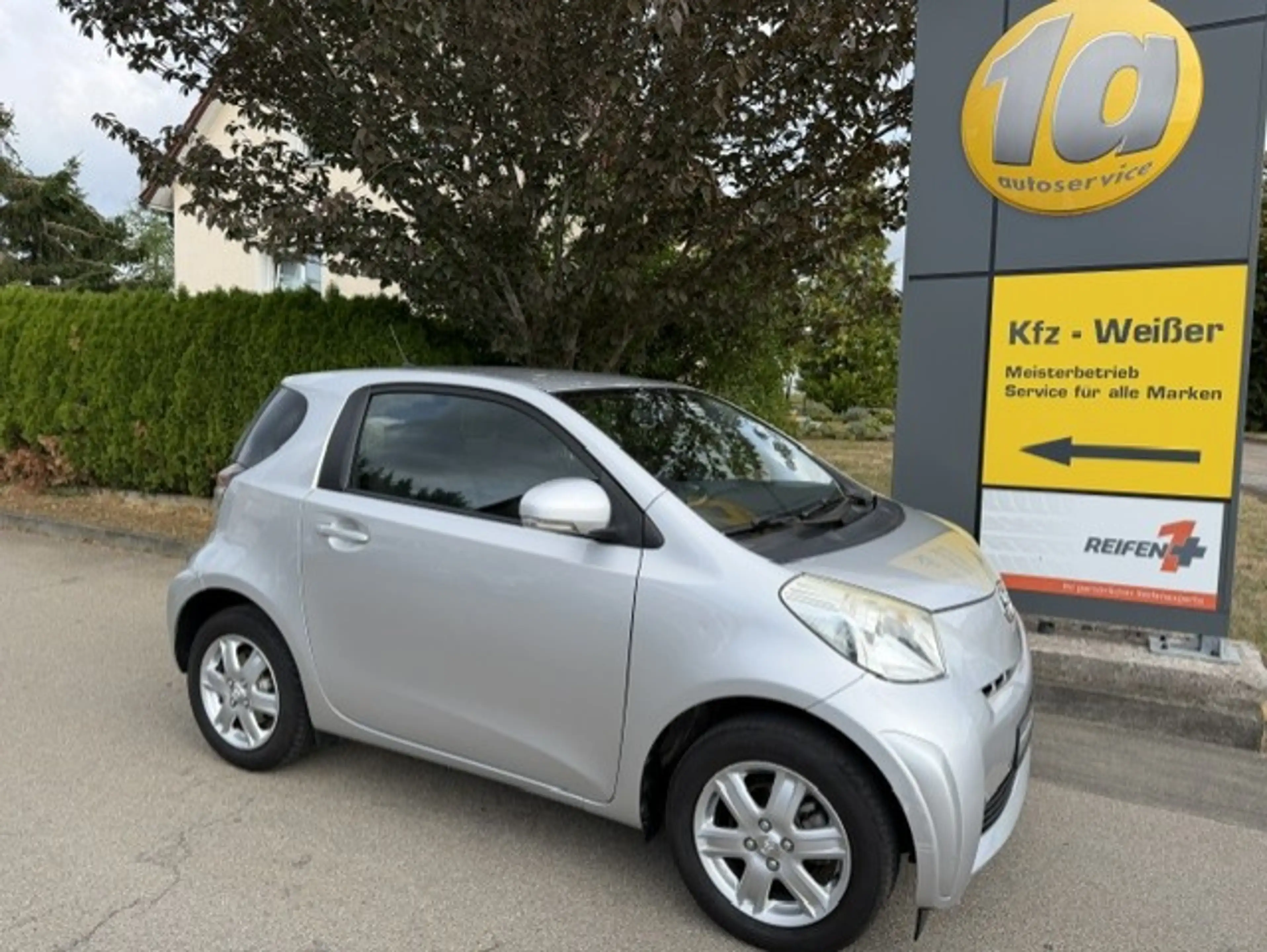 Toyota iQ Basis