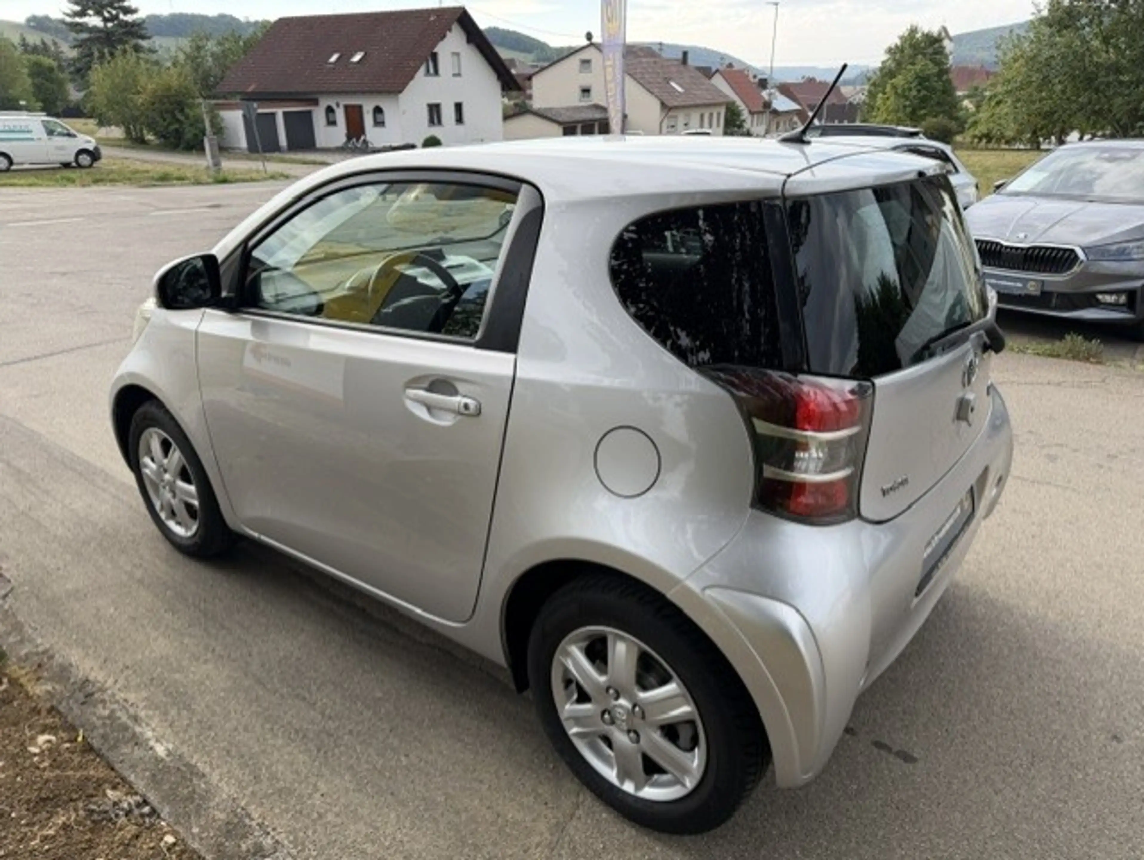 Toyota iQ Basis — photo 6