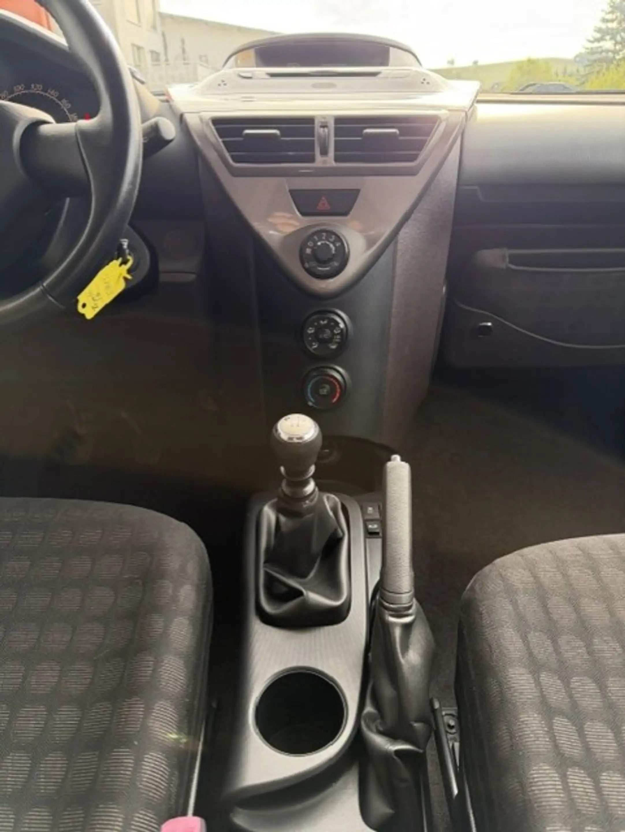 Toyota iQ Basis — photo 8