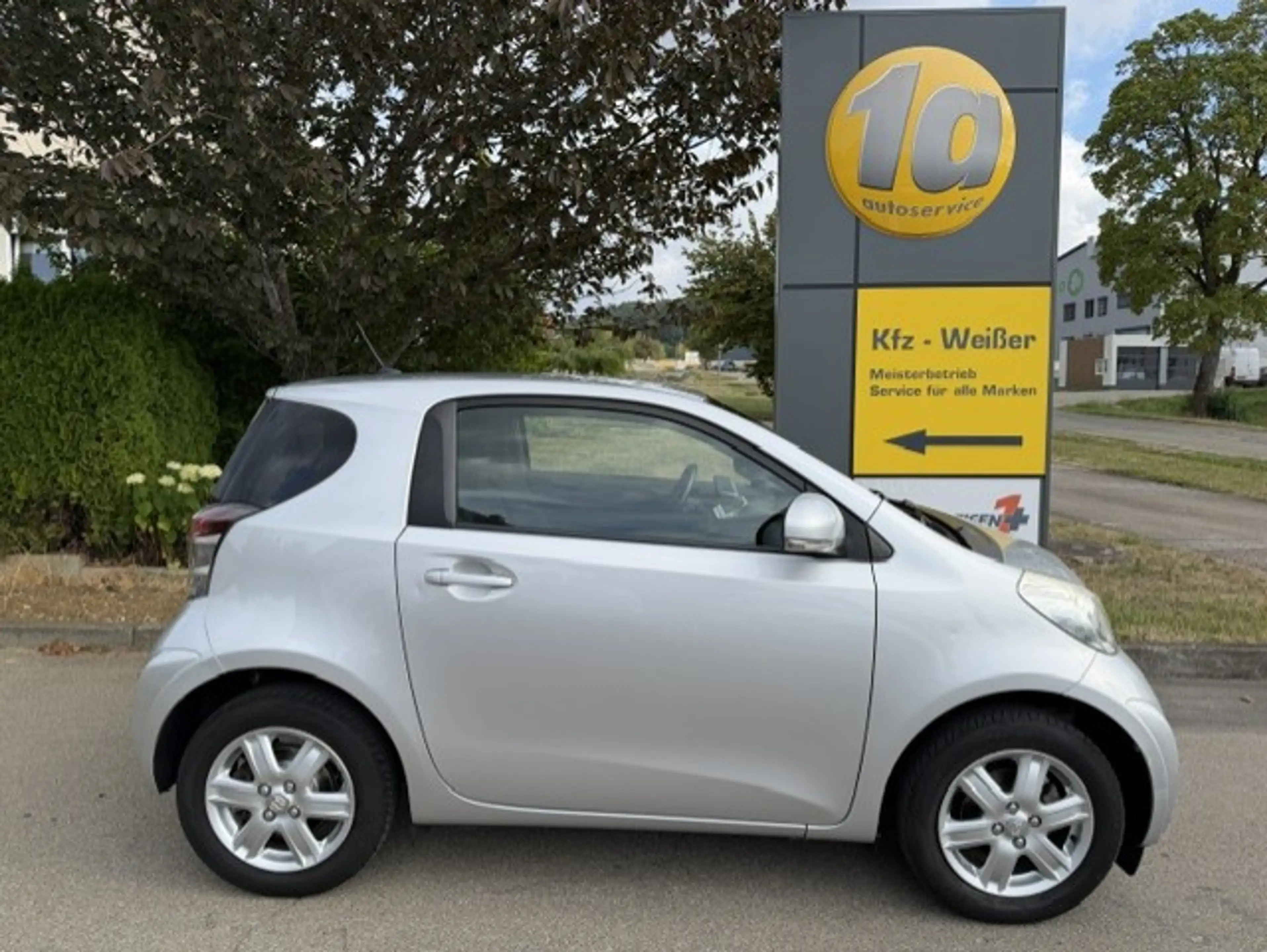 Toyota iQ Basis — photo 3