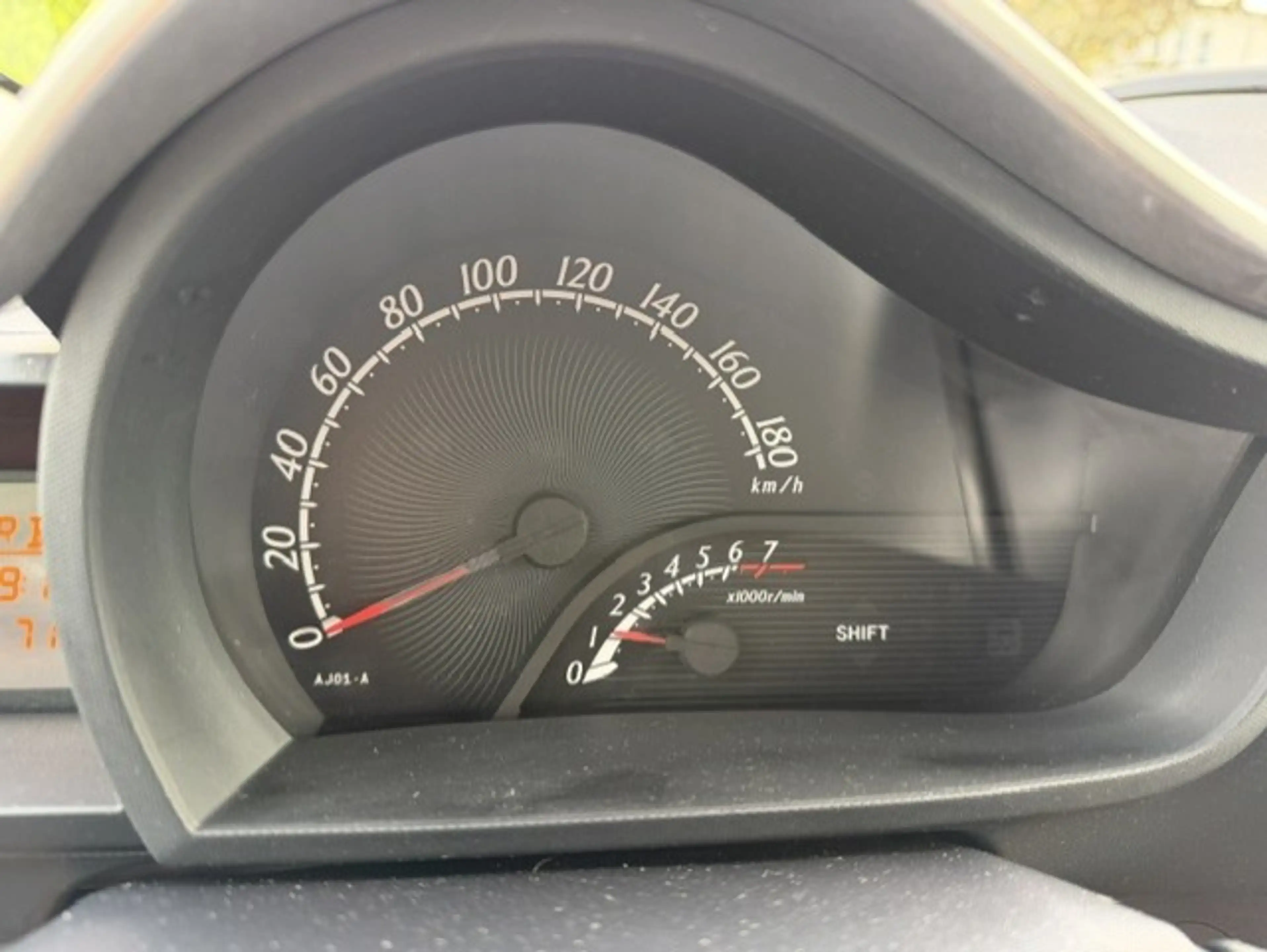 Toyota iQ Basis — photo 15