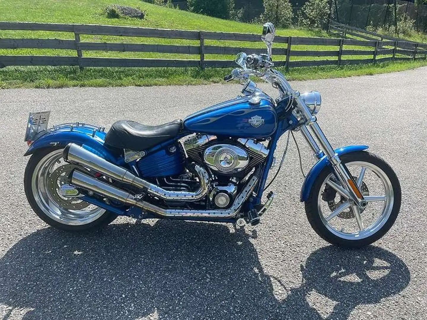 Harley-Davidson Rocker C Fxcwc Bleu - 1