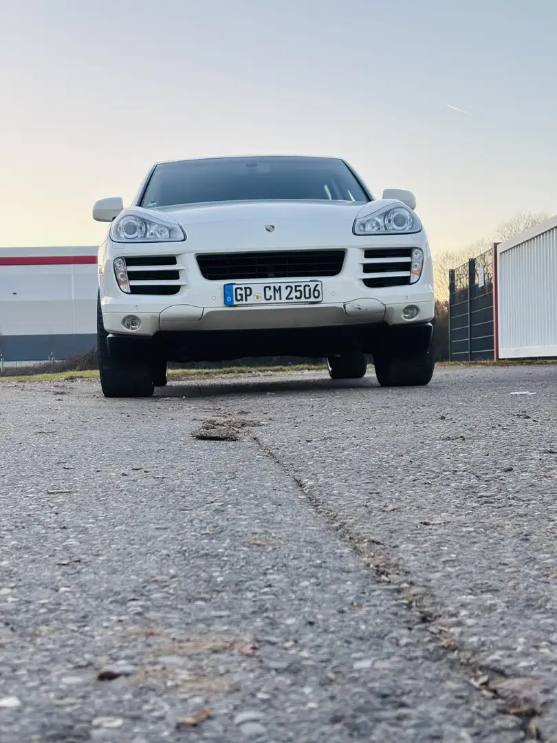 Porsche Cayenne - 1