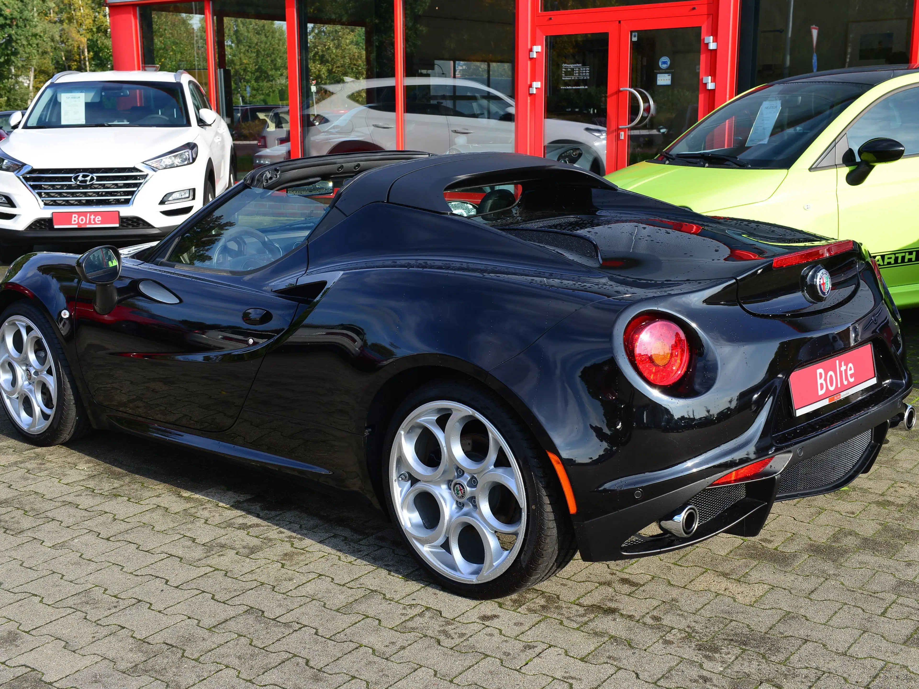 Alfa Romeo 4C Spider — photo 9
