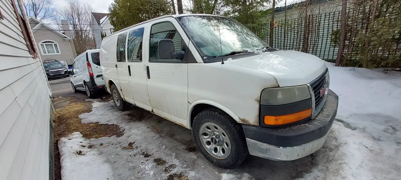 GMC Savana снимка GMC Savana