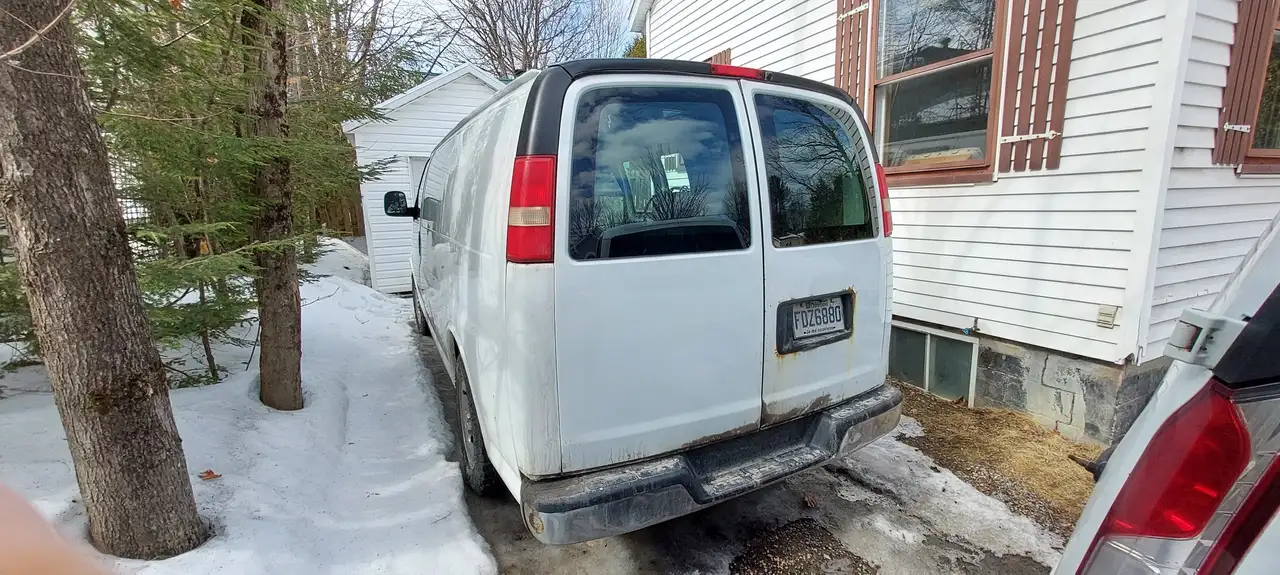 GMC Savana снимка GMC Savana