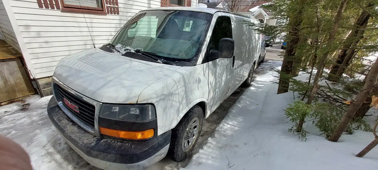 GMC Savana снимка GMC Savana