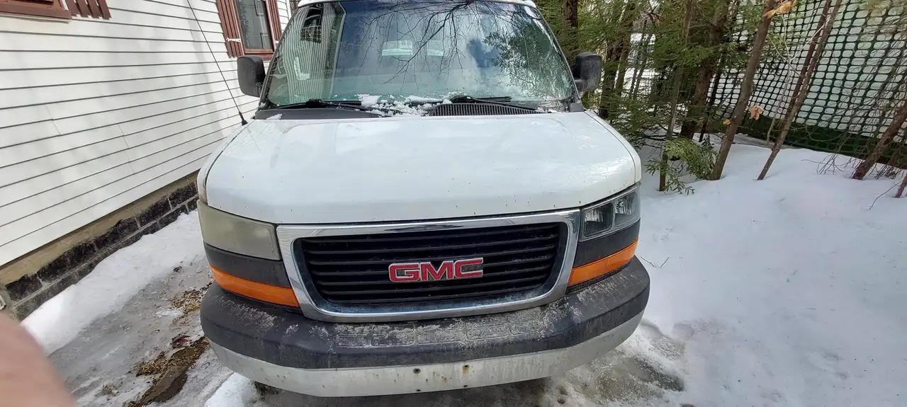 GMC Savana снимка GMC Savana