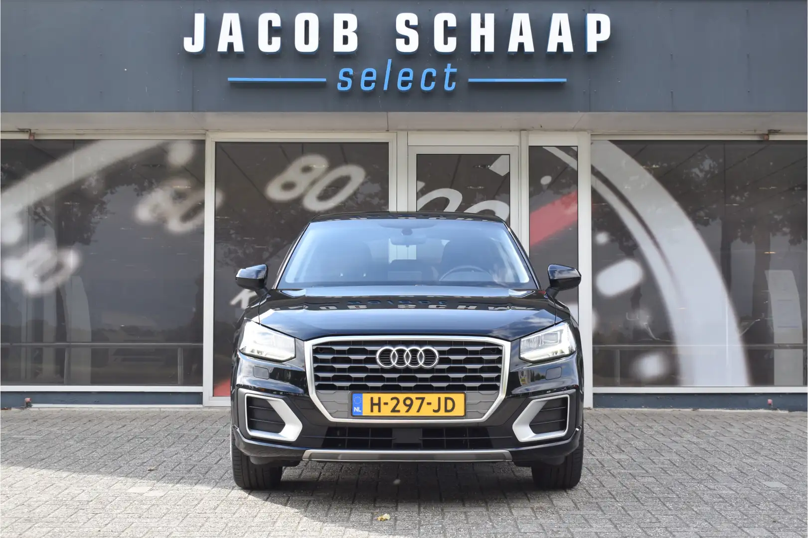 Audi Q2 30 TFSI Sport S line Edition / Parkeersensoren / L Zwart - 2