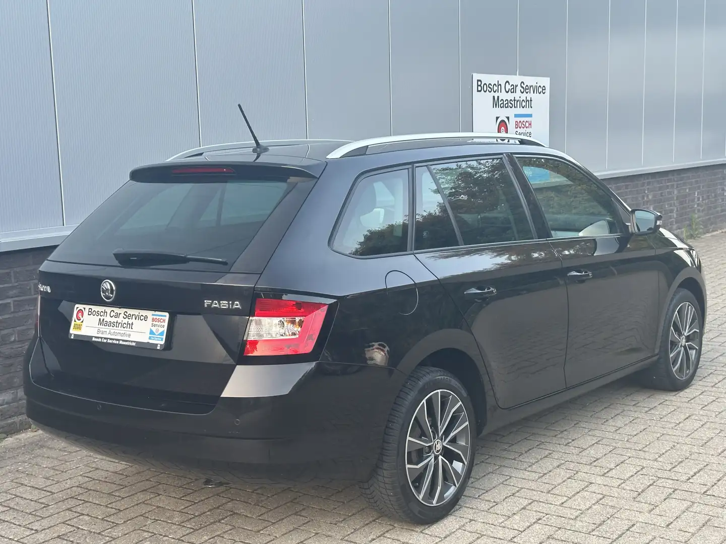 Skoda Fabia Combi 1.2 TSI Edition | Carplay | Navi | Cruise Co Zwart - 2