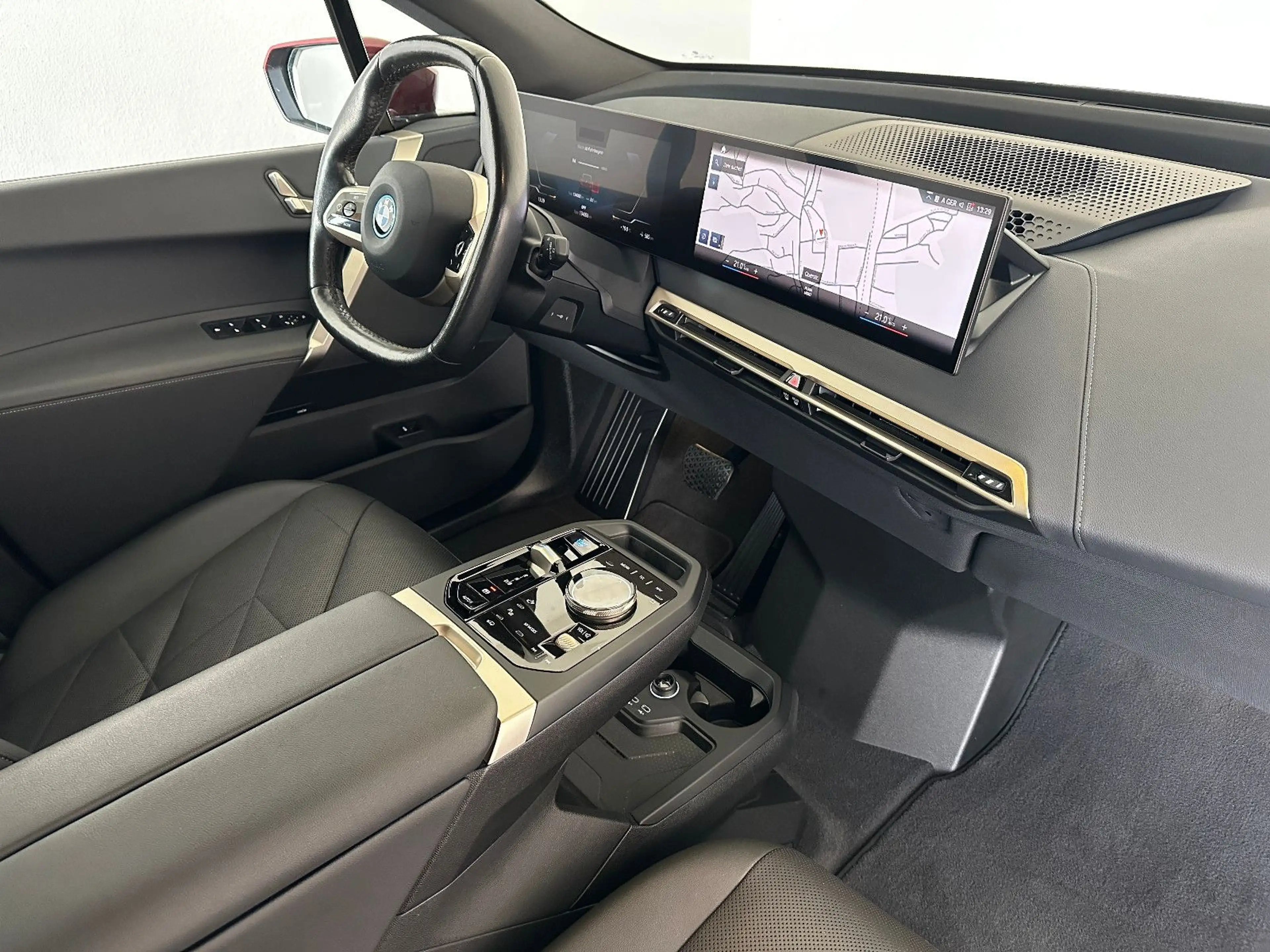BMW iX 50 Sportpaket 2AchsLF Pano CockpProf DAProf — photo 15