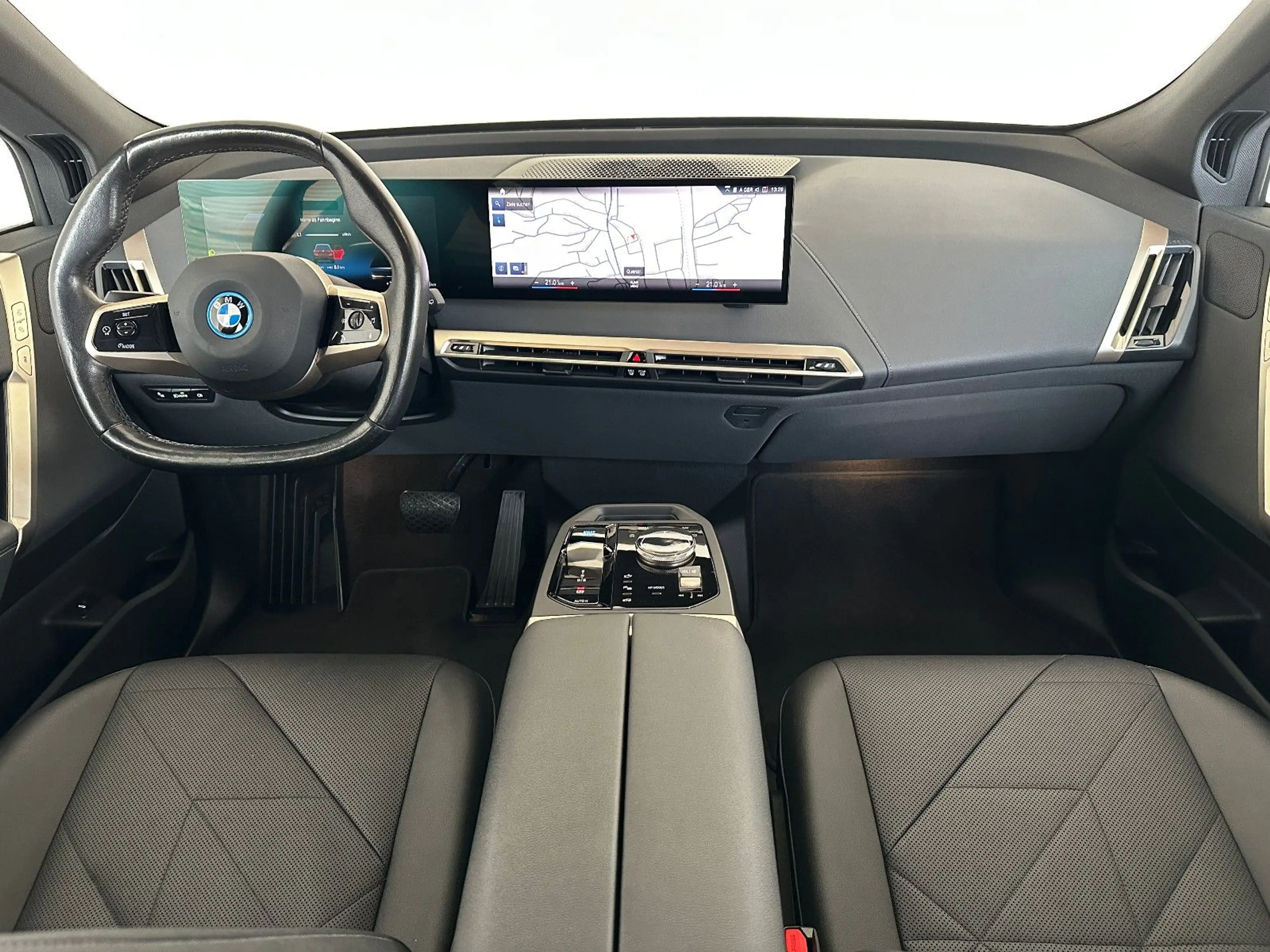 BMW iX 50 Sportpaket 2AchsLF Pano CockpProf DAProf — photo 14