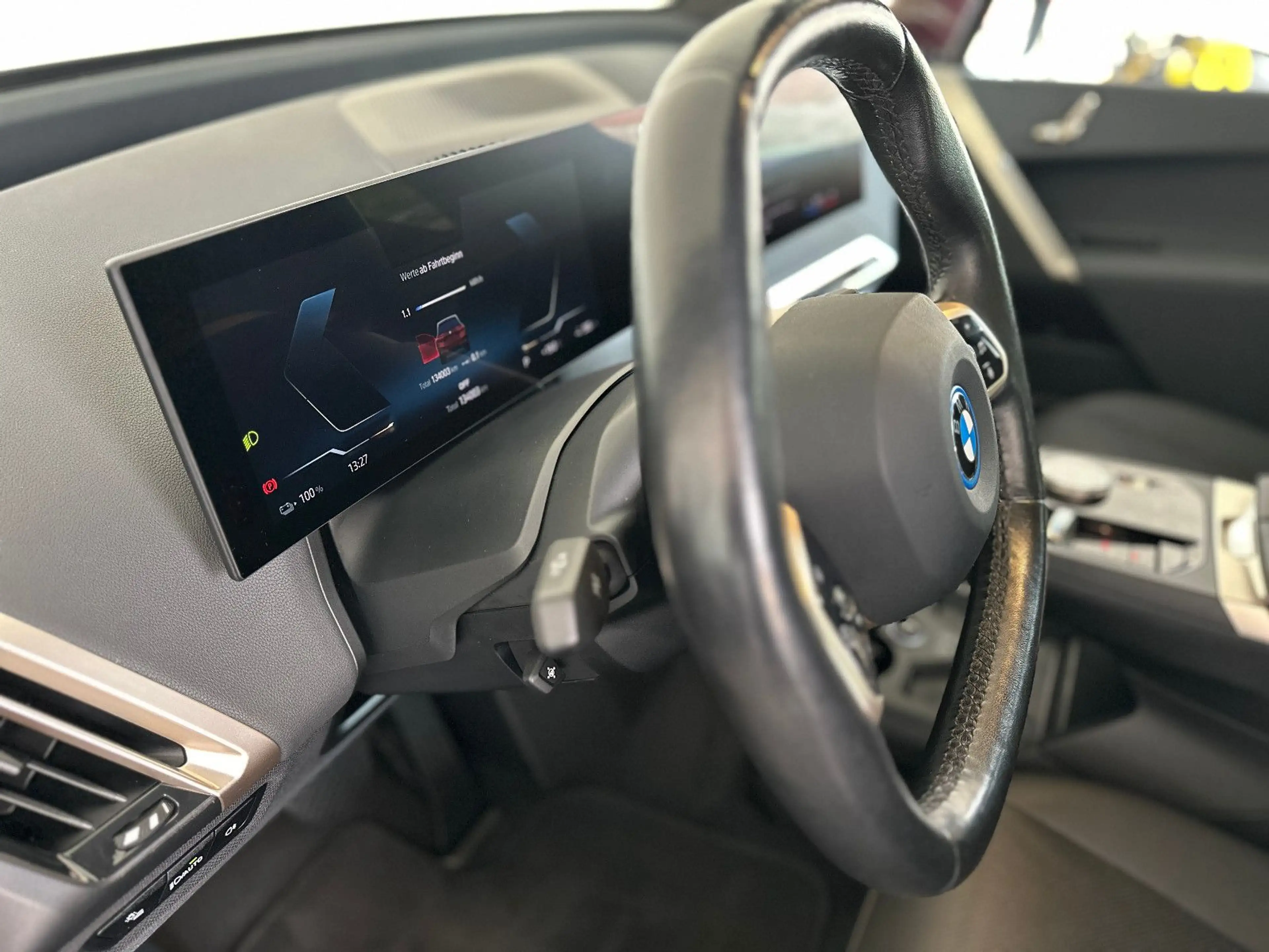 BMW iX 50 Sportpaket 2AchsLF Pano CockpProf DAProf — photo 19