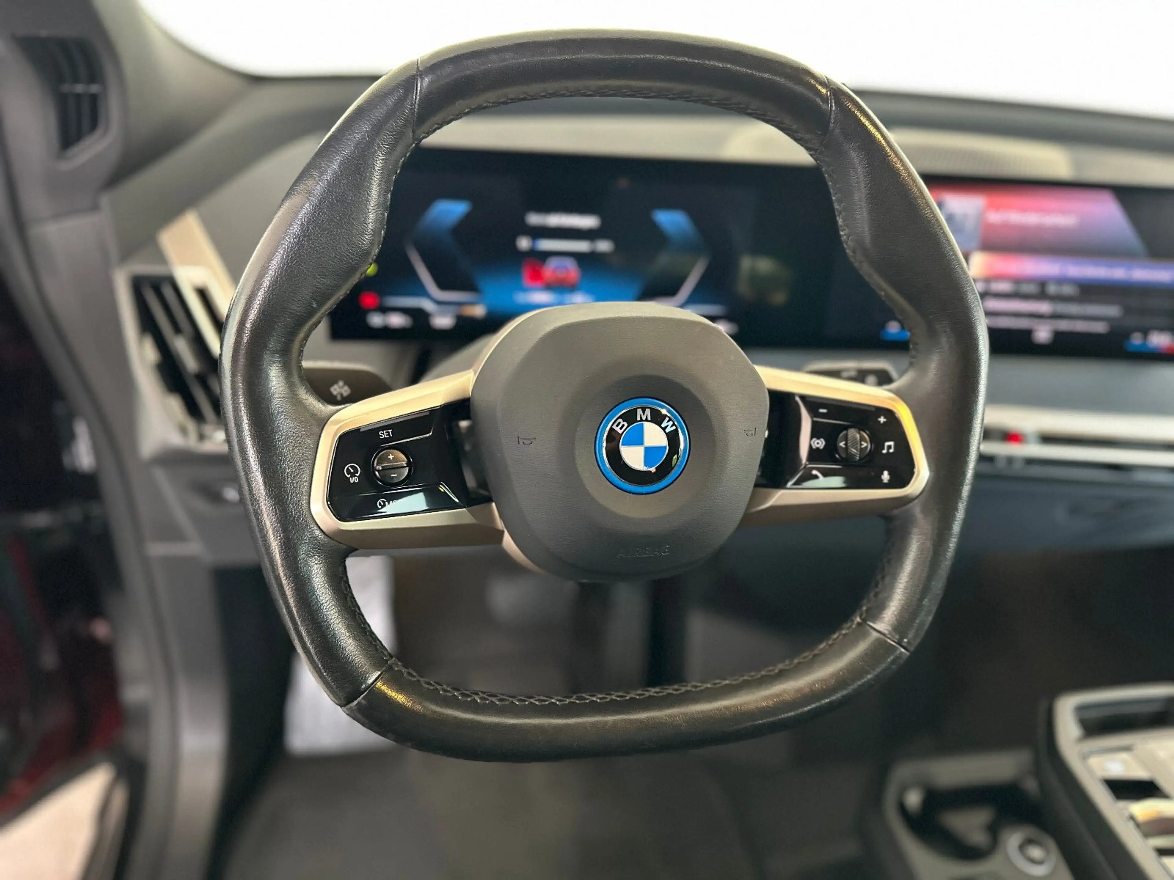 BMW iX 50 Sportpaket 2AchsLF Pano CockpProf DAProf — photo 16