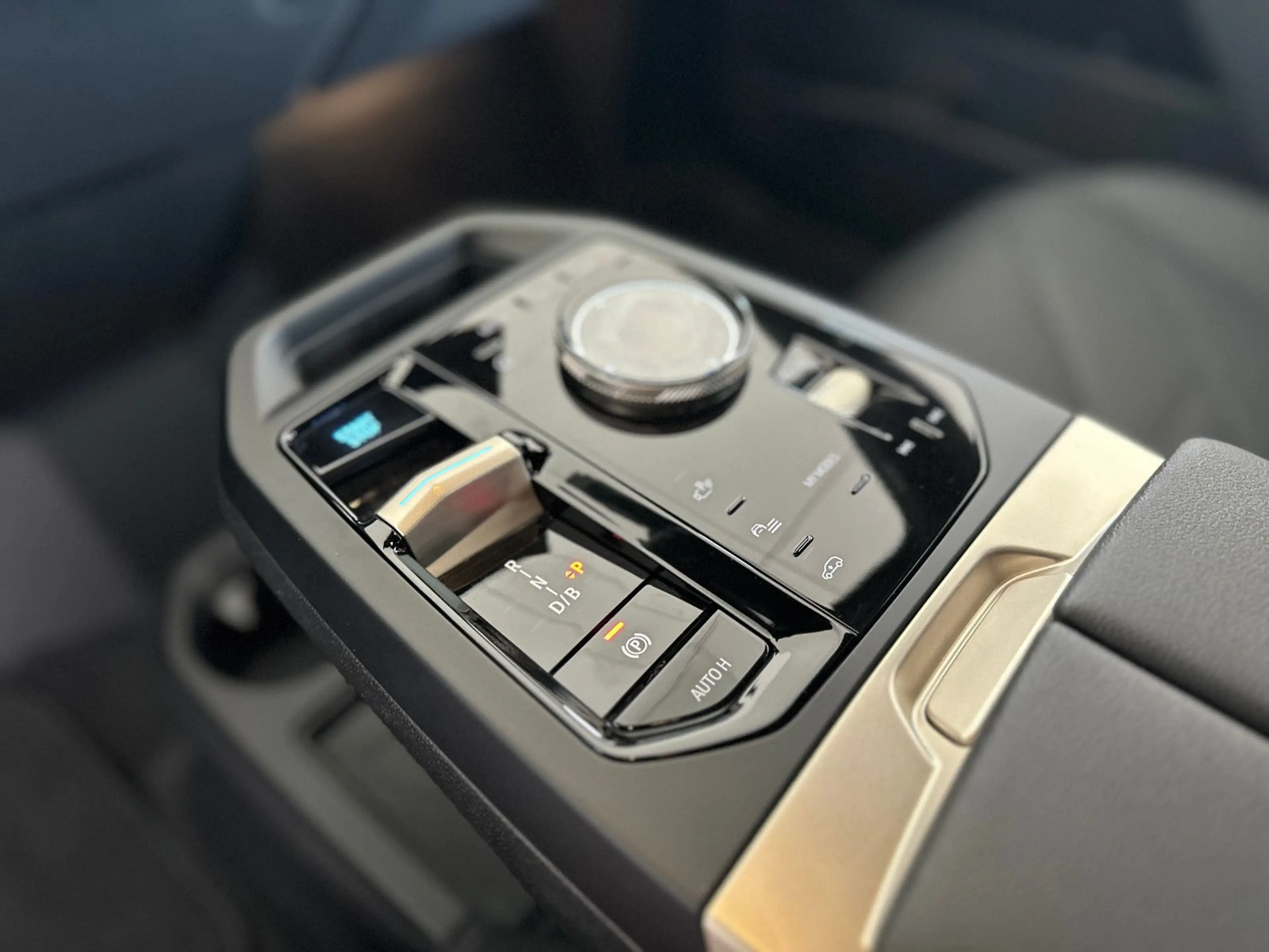 BMW iX 50 Sportpaket 2AchsLF Pano CockpProf DAProf — photo 17