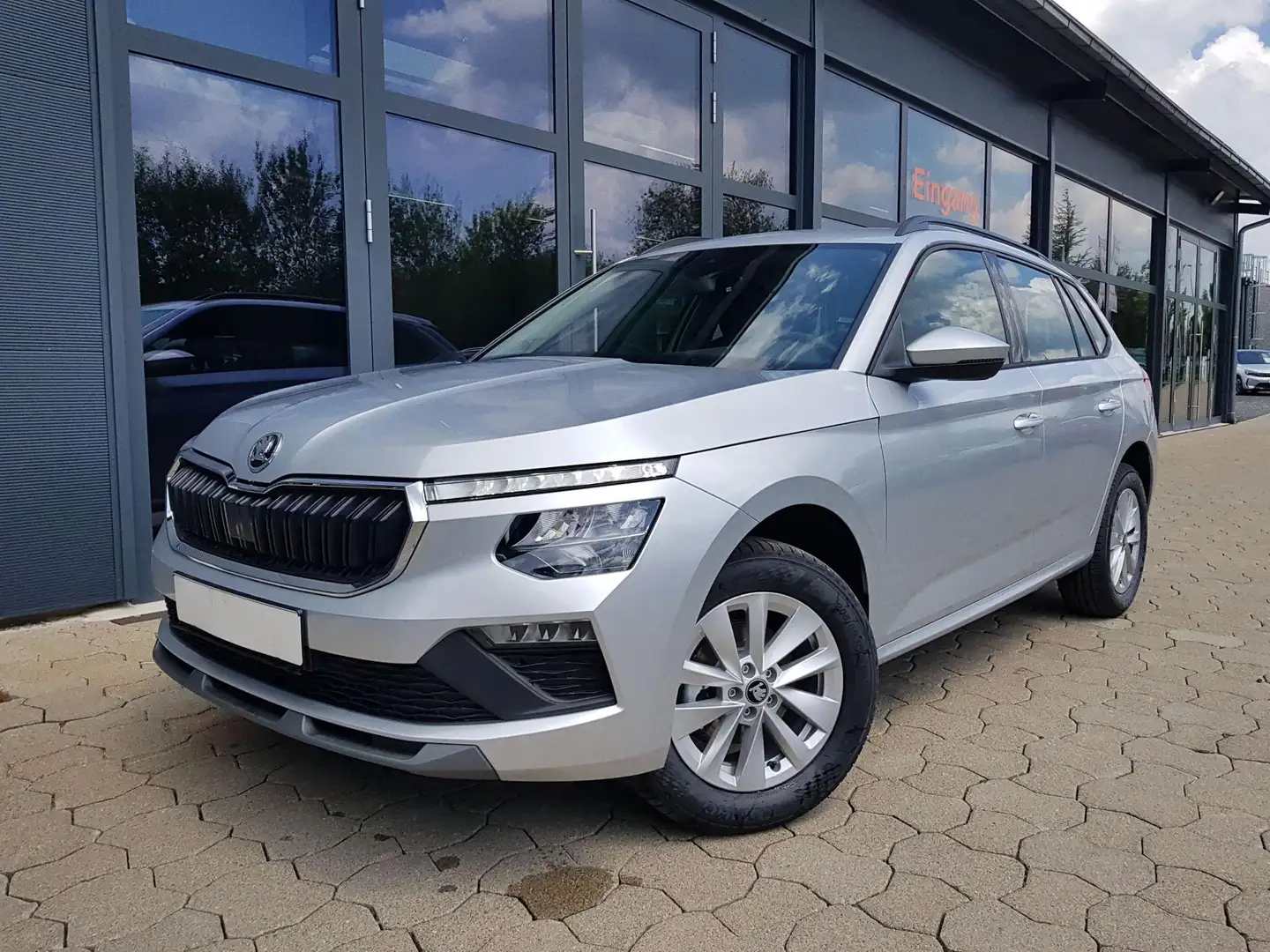 Skoda Kamiq Selection 1,0TSI 85KW/116PS 5 Jahre Garantie, S... Silver - 1