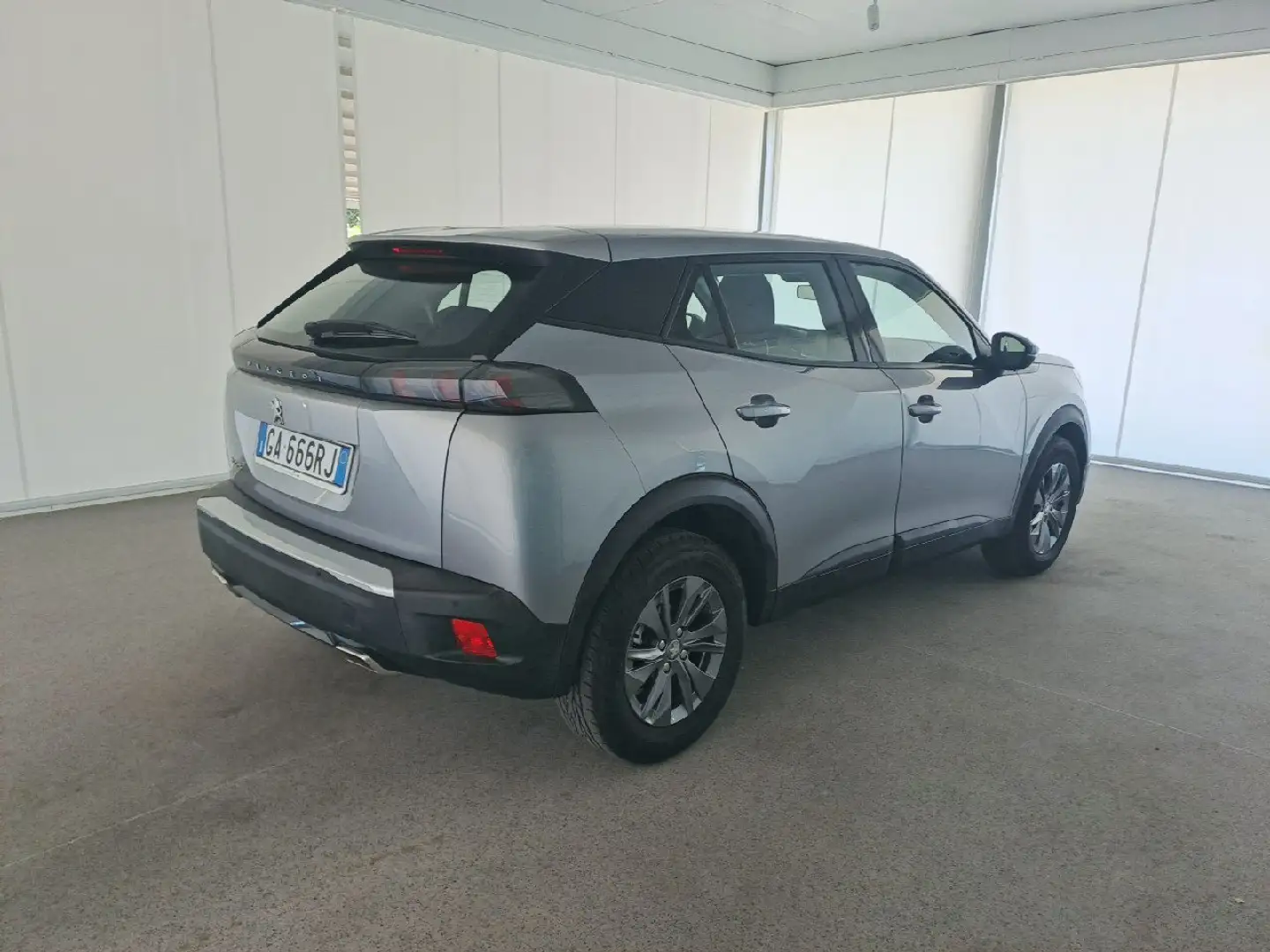 Peugeot 2008 PureTech 130 Active S/S Grau - 2