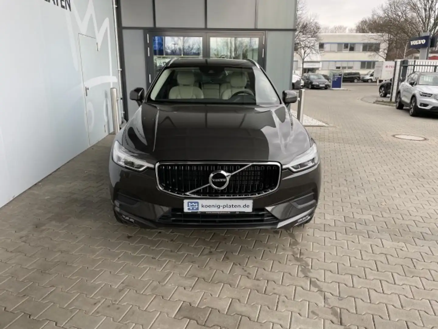 Volvo XC60 D5 AWD Momentum (EURO 6) Klima Navi Leder Grau - 2