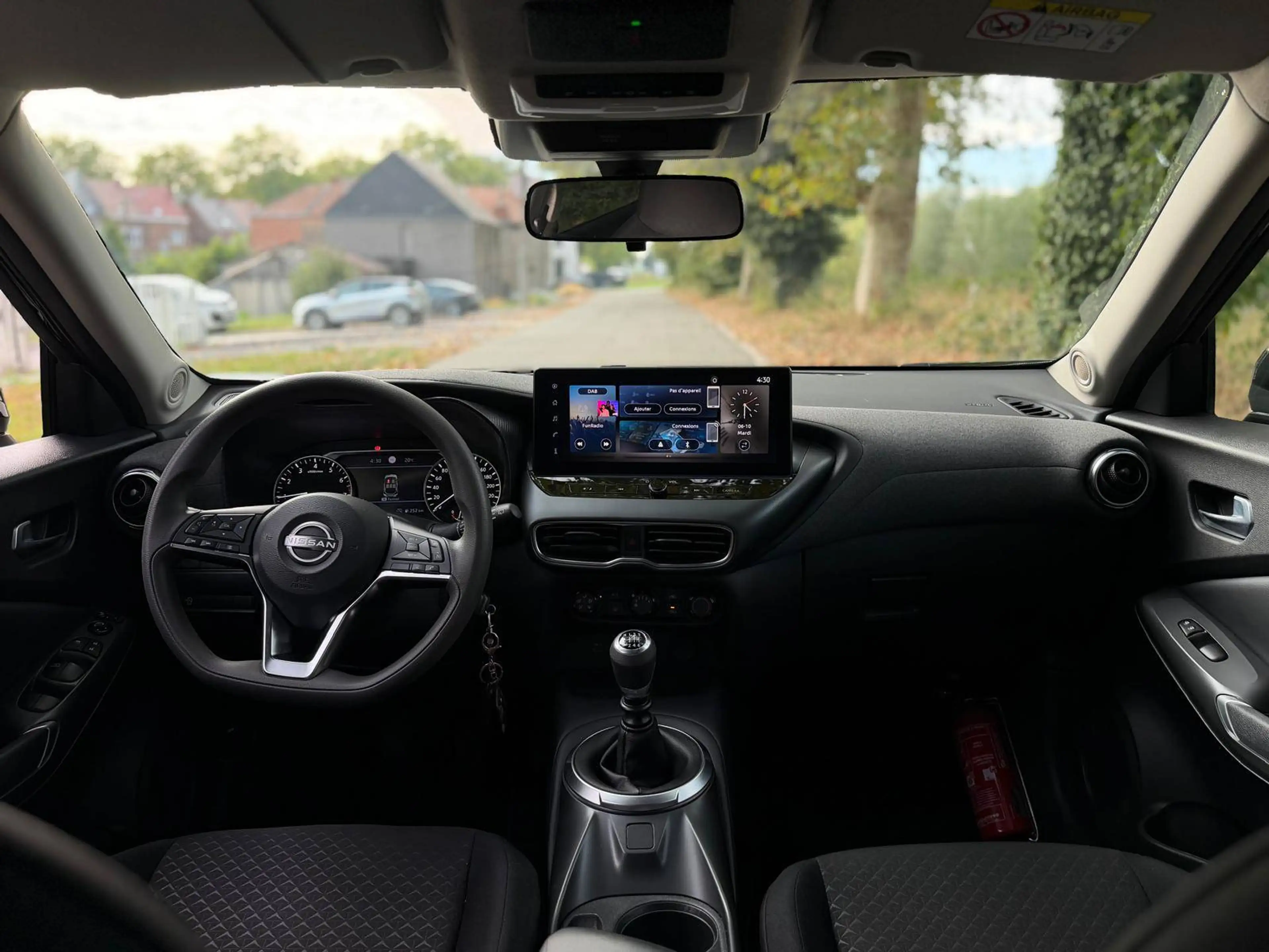 Nissan Juke 1.0 DIG-T Acenta Acenta - Garantie constructeur 03/2028 + Contrat d'entretien 3 ans + Etat neuf — photo 15