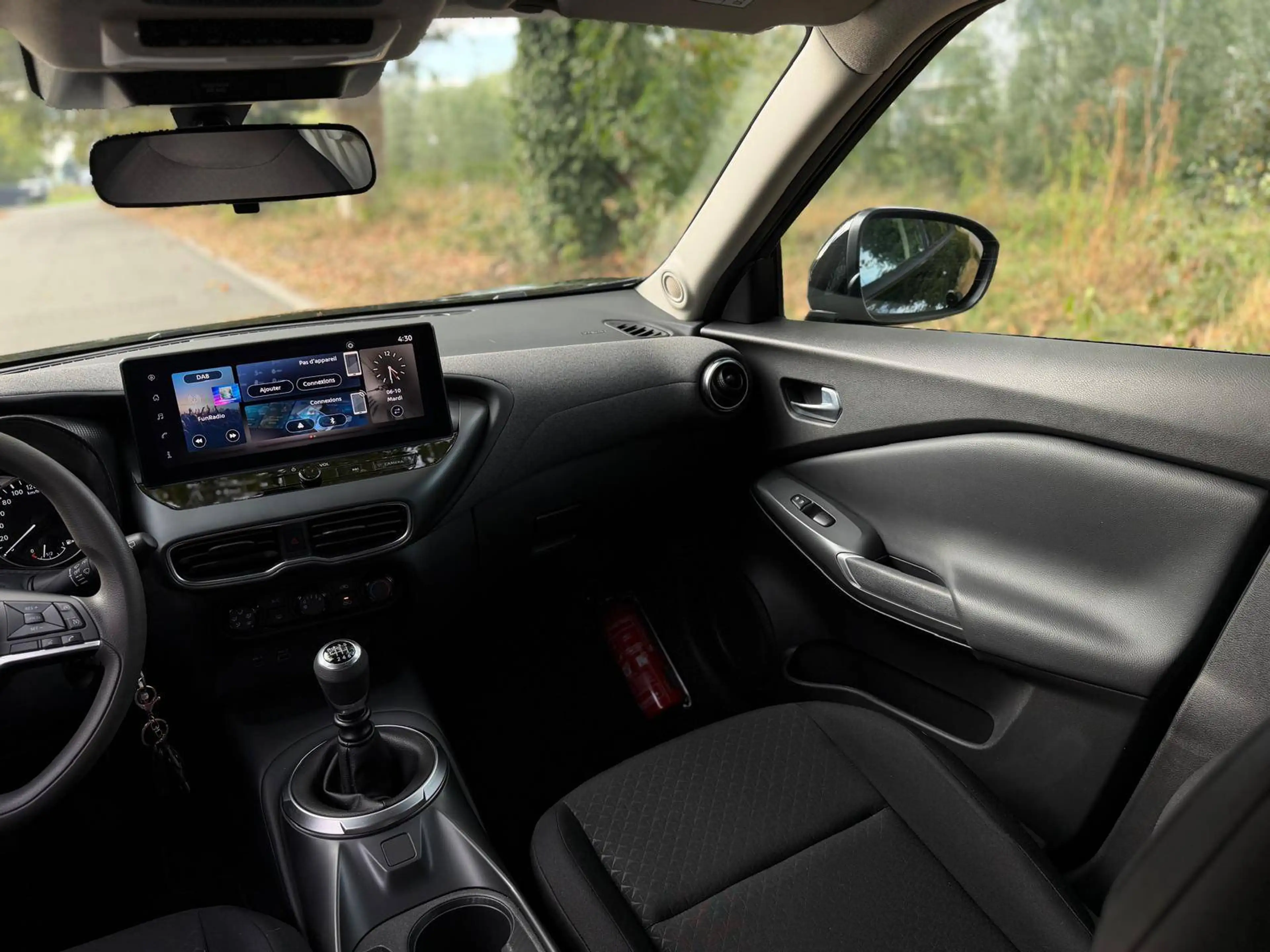 Nissan Juke 1.0 DIG-T Acenta Acenta - Garantie constructeur 03/2028 + Contrat d'entretien 3 ans + Etat neuf — photo 17