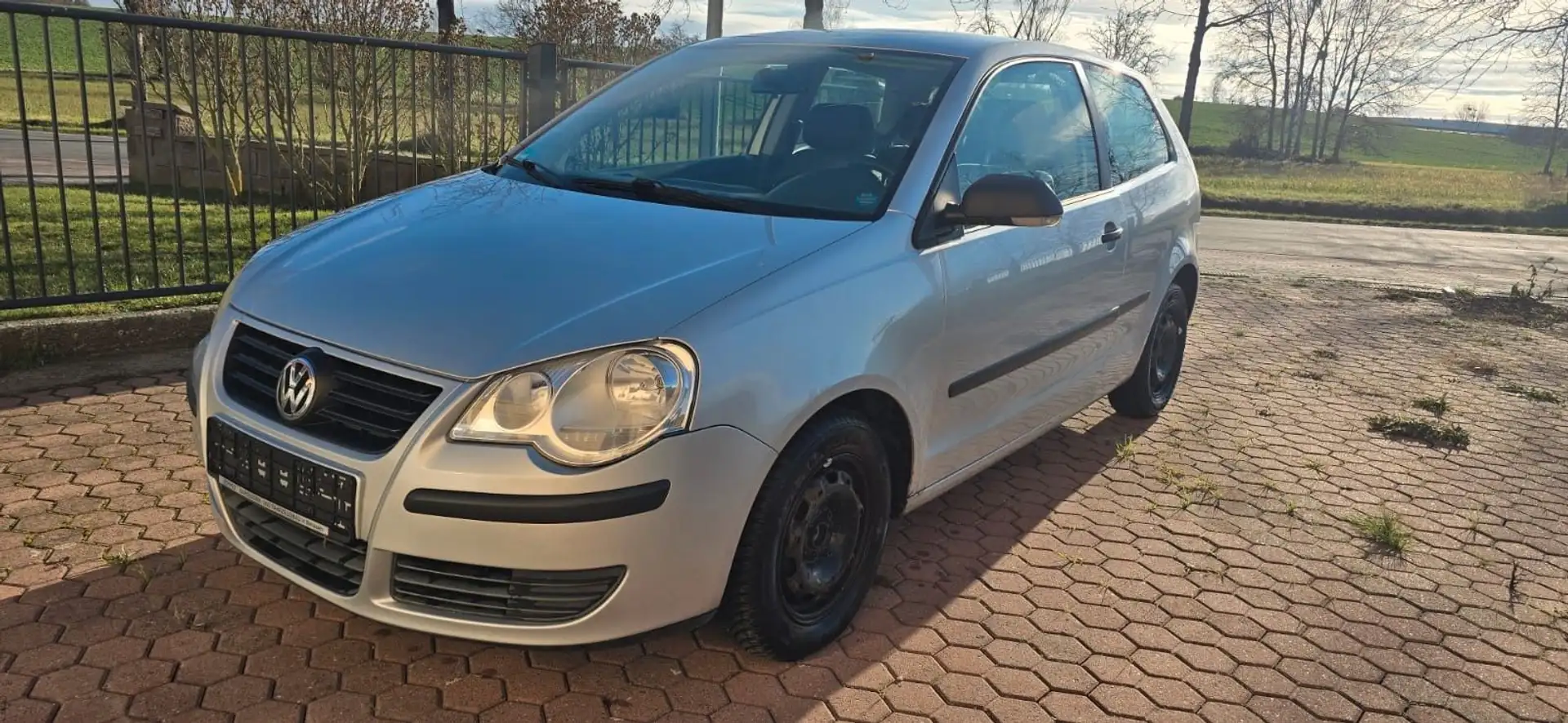 Volkswagen Polo IV Trendline 1.2 Plateado - 1