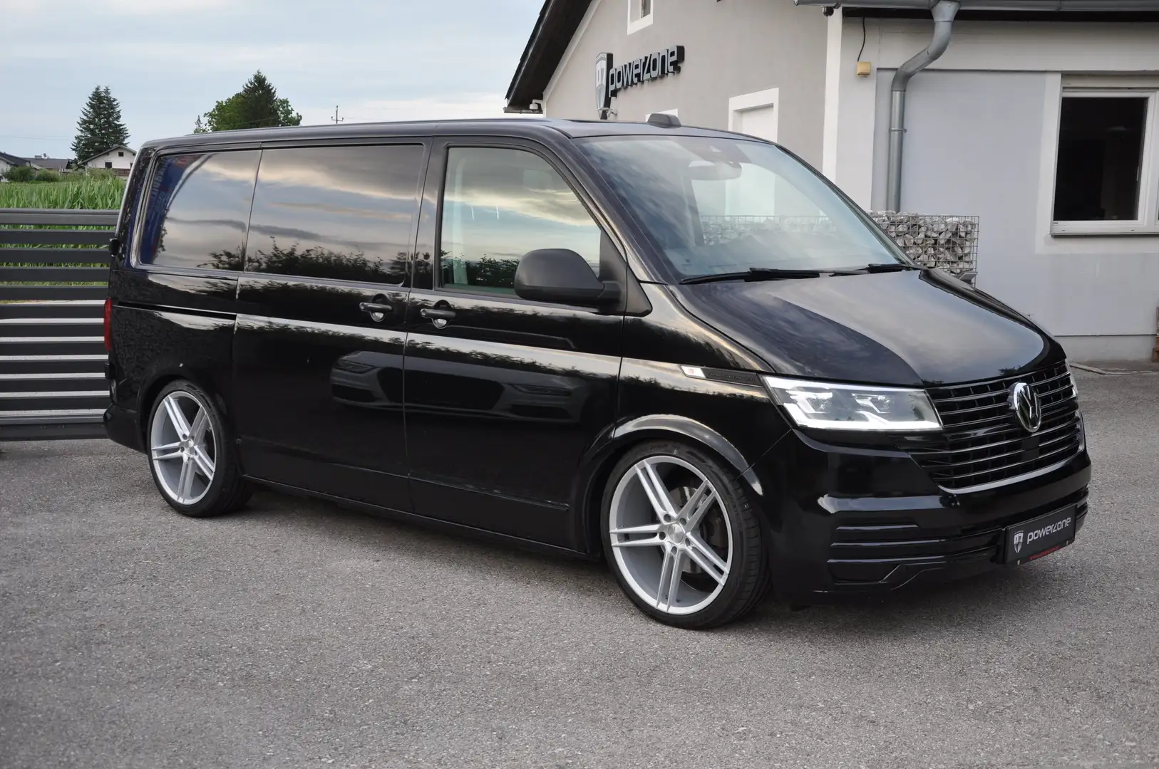 Volkswagen T6.1 Transporter Kastenwagen KR 2,0 TDI DSG Gewinde 20Zoll Schwarz - 1