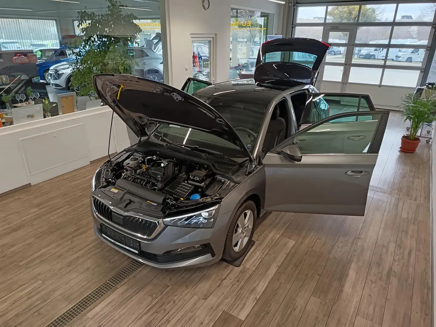 Skoda Scala Style 1,5 TSI DSG*PANO*LED*DAB*ALLWETTER* Gris - 2