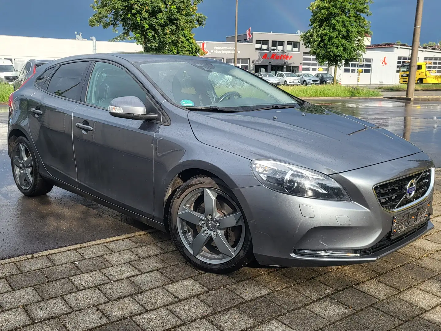 Volvo V40 D2 Powershift You Automatik Grau - 1