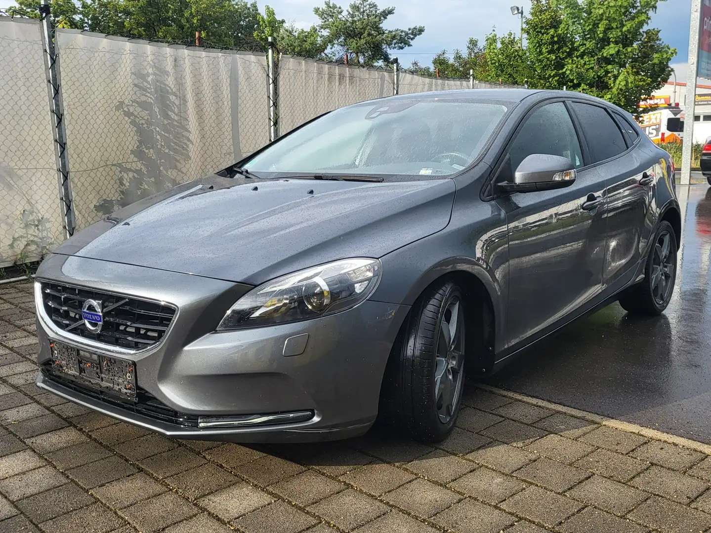 Volvo V40 D2 Powershift You Automatik Grau - 2
