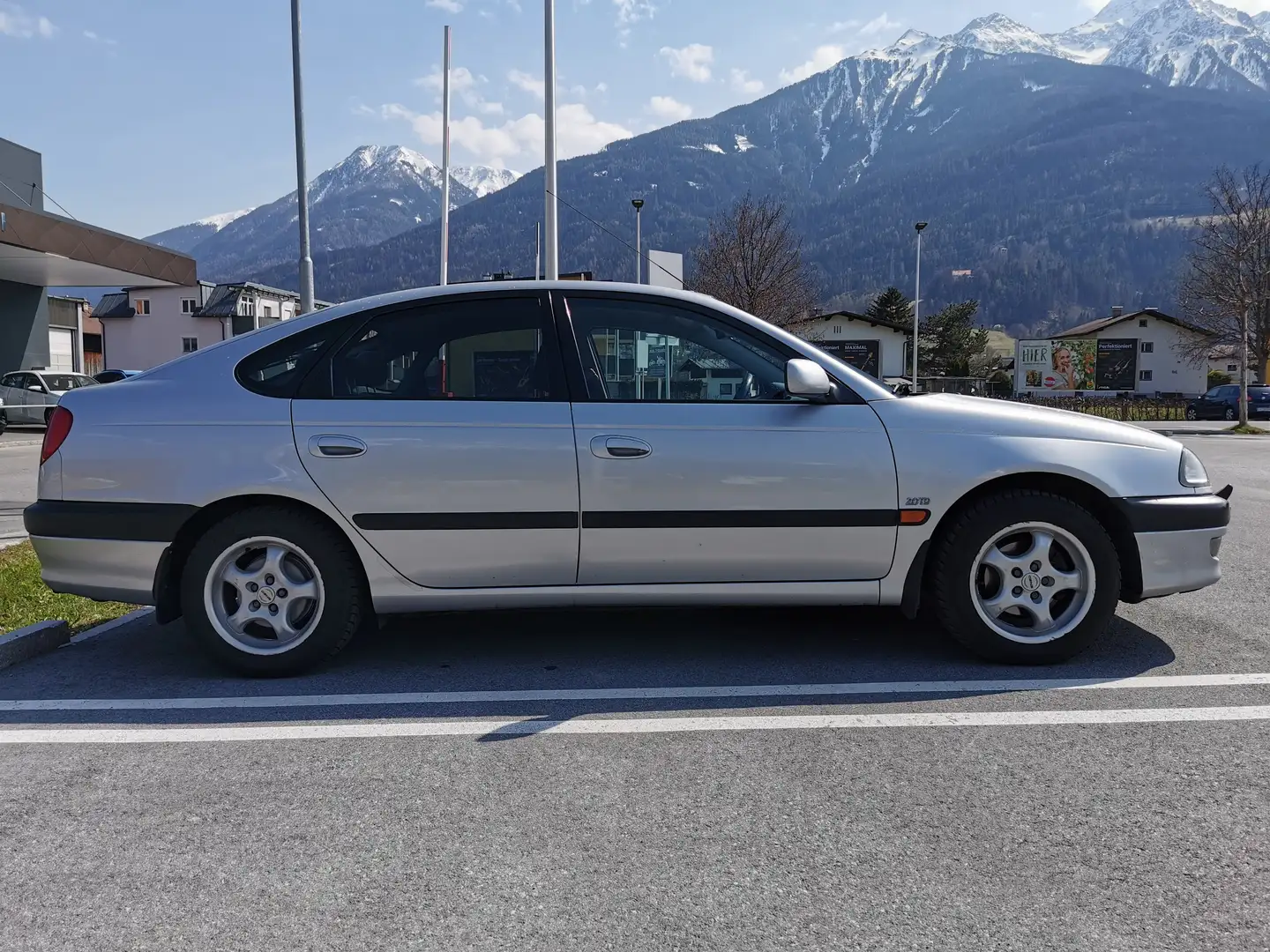 Toyota Avensis Avensis 2,0 Linea Sol TDE Silber - 2