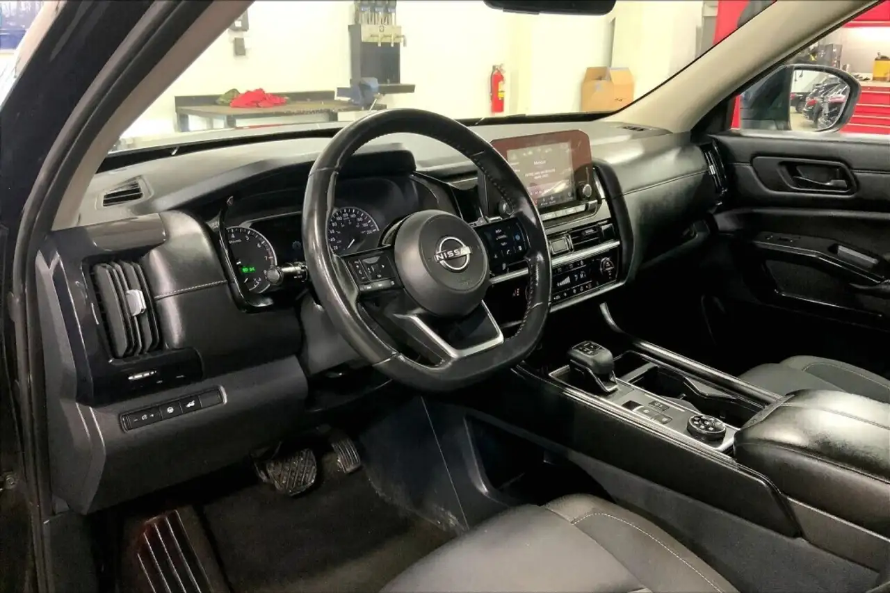 Nissan Pathfinder снимка Nissan Pathfinder