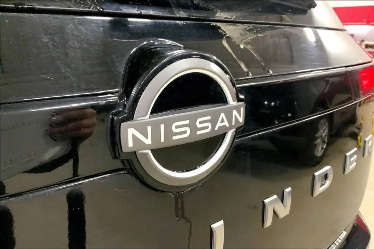 Nissan Pathfinder снимка Nissan Pathfinder