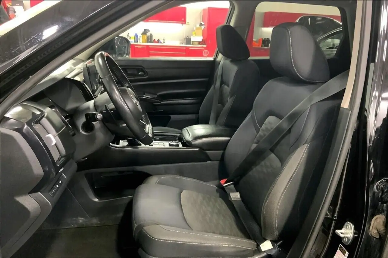 Nissan Pathfinder снимка Nissan Pathfinder