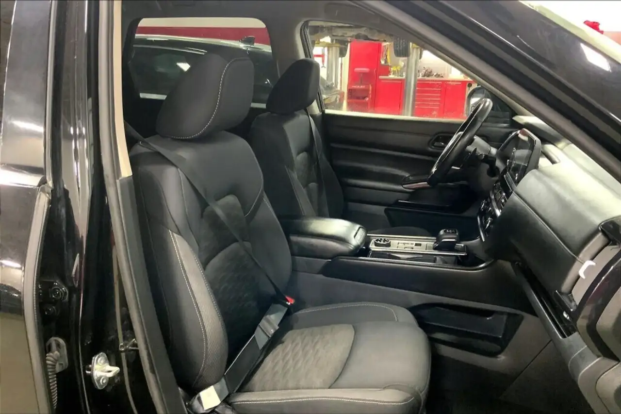 Nissan Pathfinder снимка Nissan Pathfinder