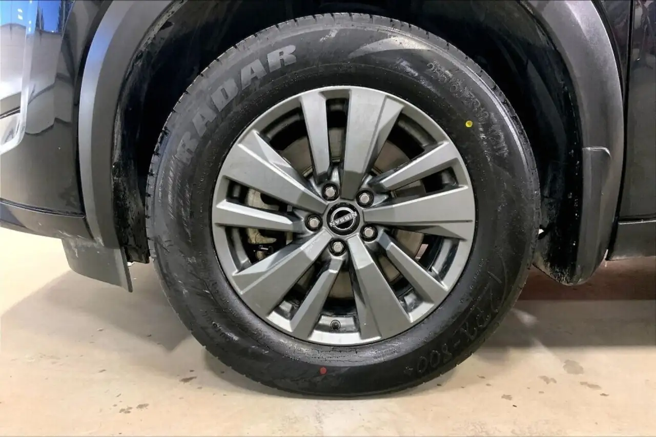 Nissan Pathfinder снимка Nissan Pathfinder