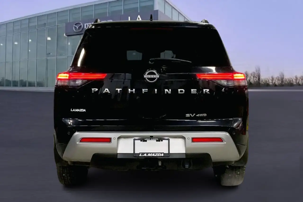 Nissan Pathfinder снимка Nissan Pathfinder