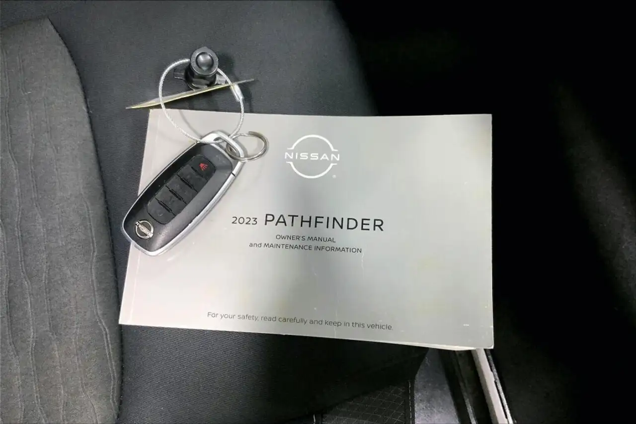 Nissan Pathfinder снимка Nissan Pathfinder