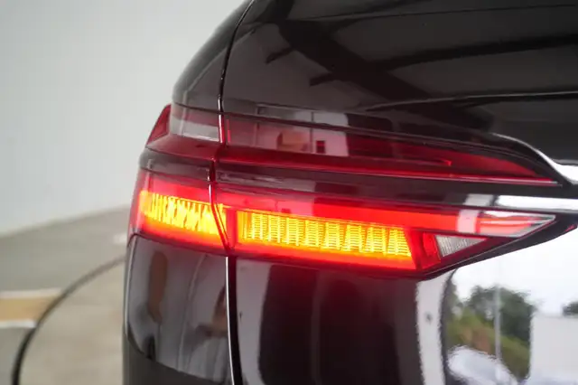 Audi A6 view 11