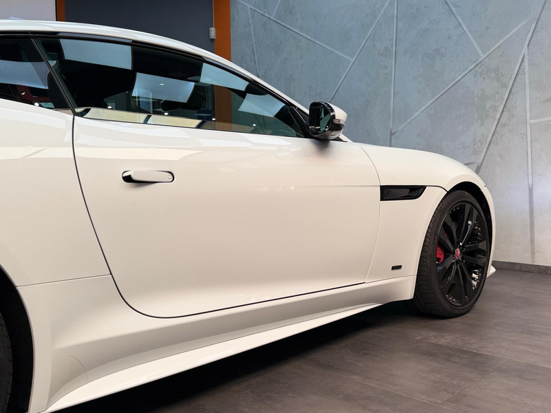 Jaguar F-Type R-Dynamic Black AWD 5.0 V8 Kompressor — photo 15