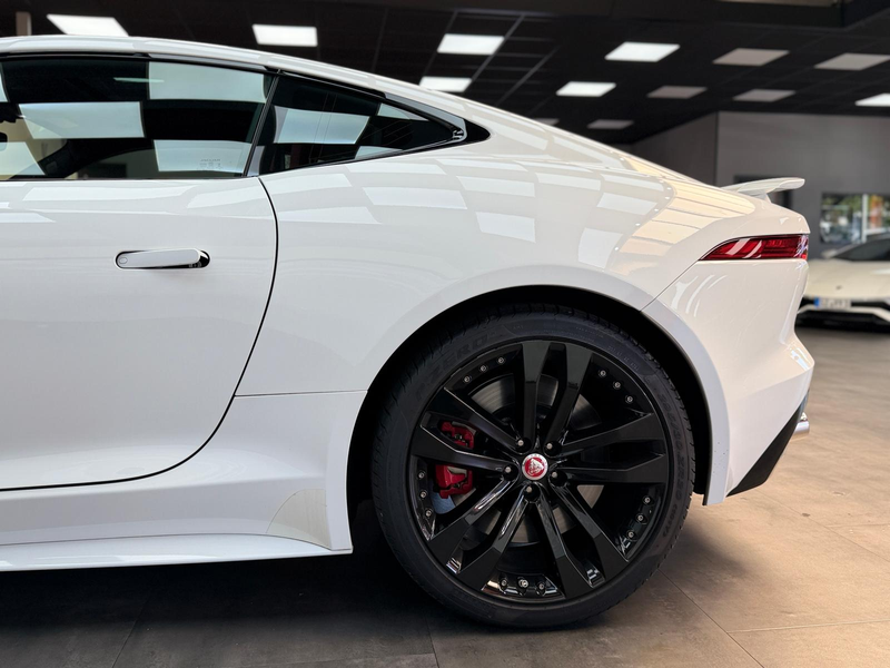 Jaguar F-Type R-Dynamic Black AWD 5.0 V8 Kompressor — photo 12